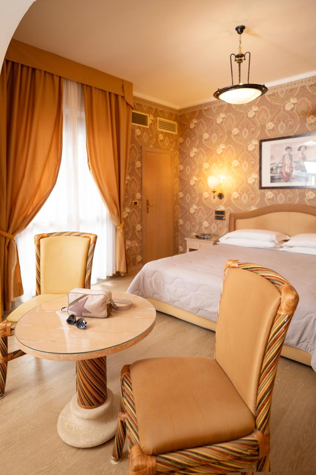 Hotel Promenade Montesilvano Marina Exteriör bild